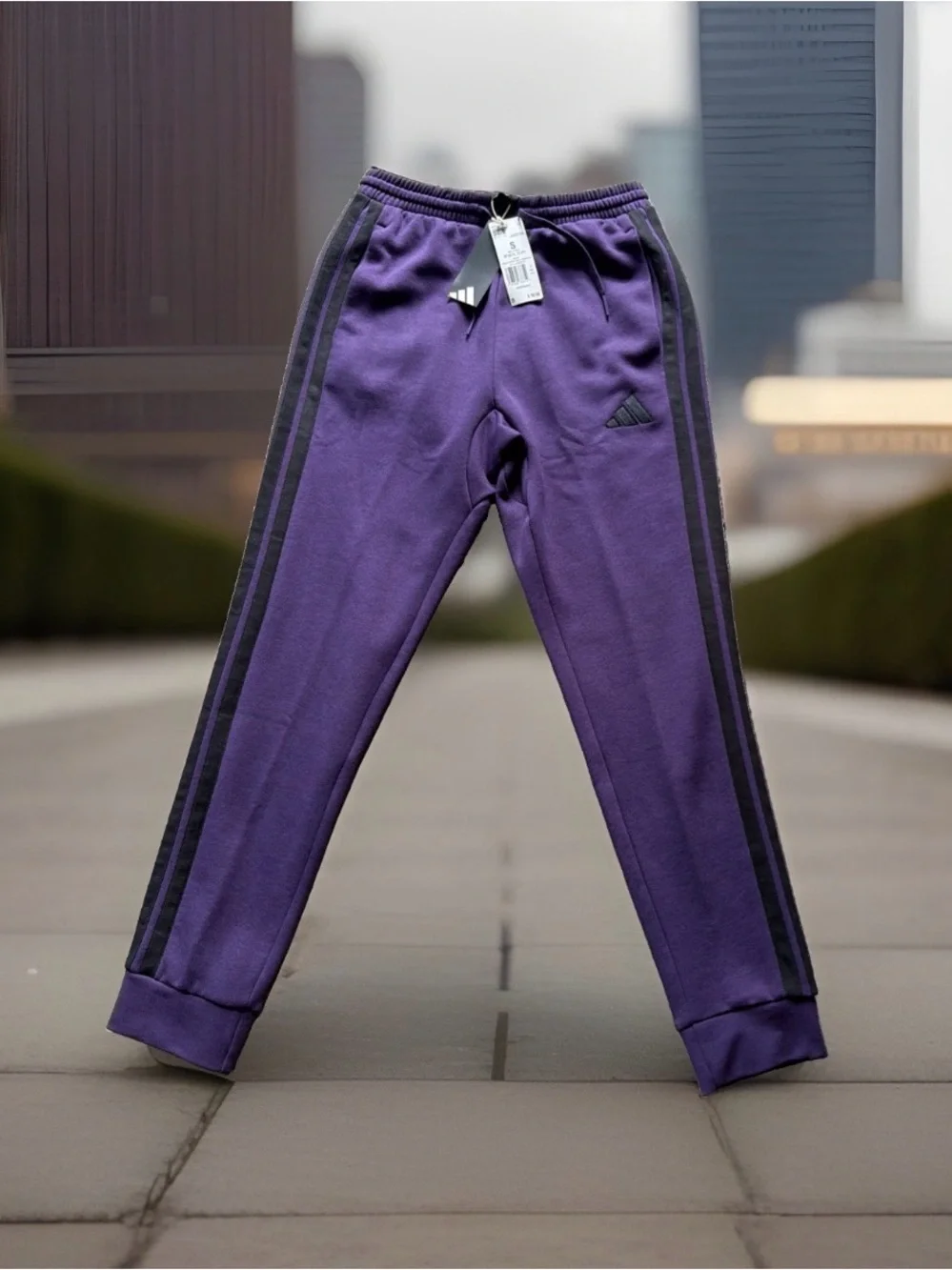 Adidas Essentials Men’s Size Small Fleece Loose Fit Pants. Plum/ Black. NWT